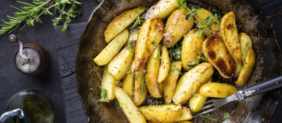 No waste cooking: dít doe je met aardappelschillen en wortelloof! - Libelle Lekker No waste cooking: dít doe je met aardappelschillen en wortelloof! - Libelle Lekker