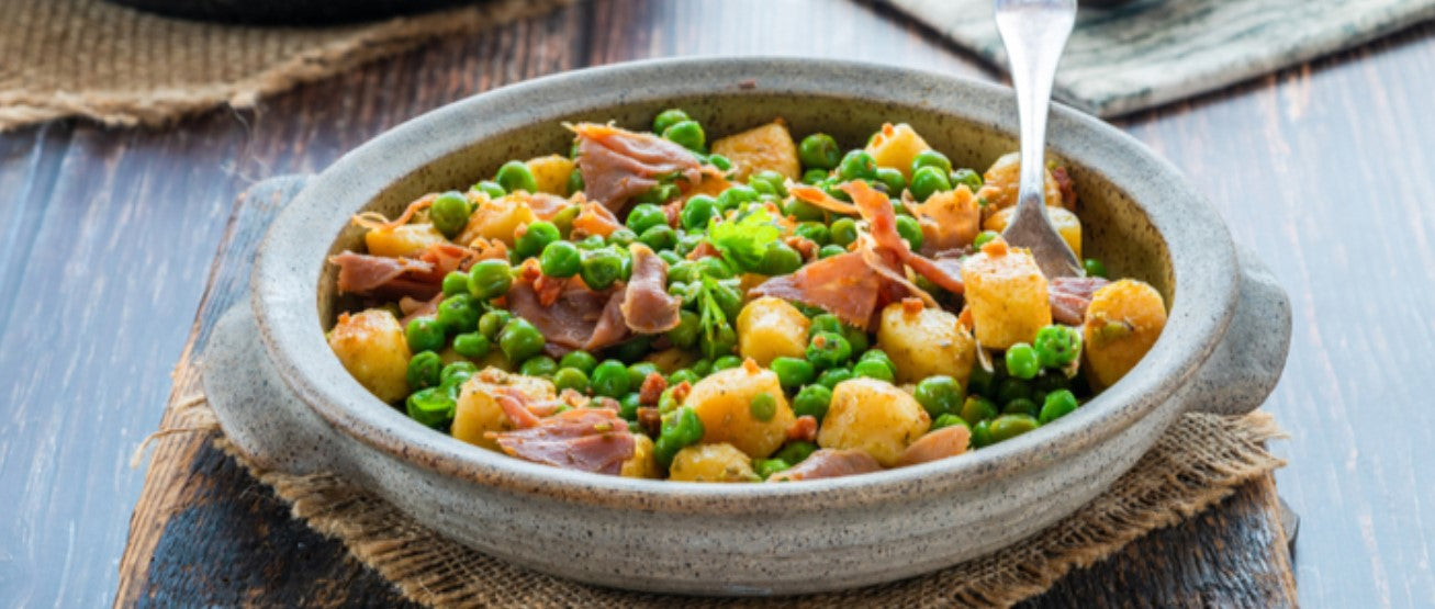 Zomerse salade met krieltjes en pesto